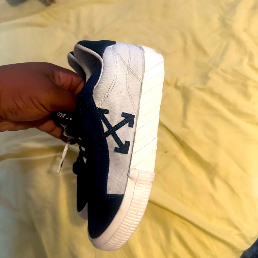 It’s a good shoes it’s looks new